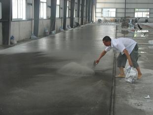 金刚砂耐磨地坪粉化的原因及预防措施
